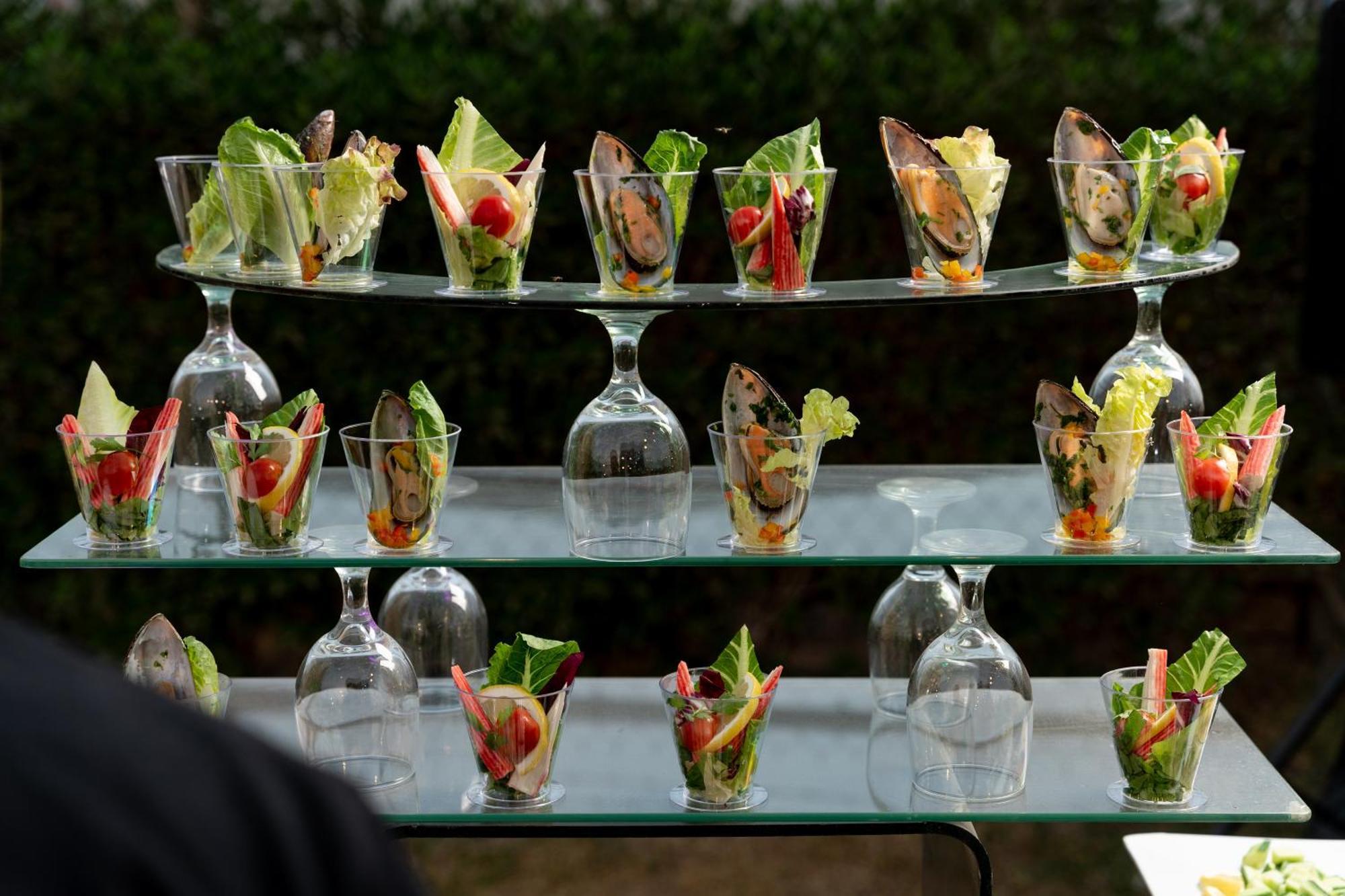 Sheraton Dammam Hotel & Convention Centre Екстер'єр фото A selection of salads