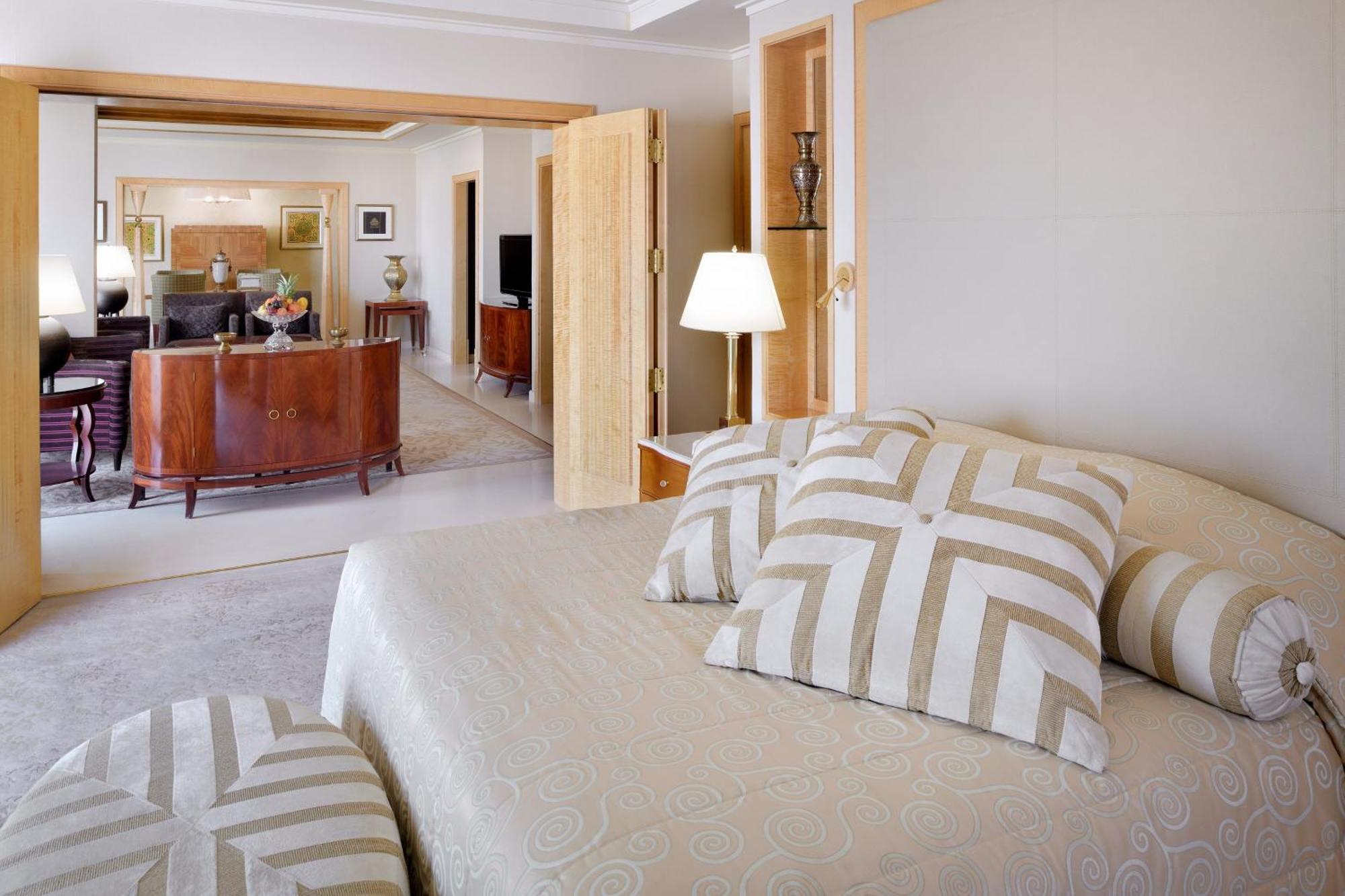 Sheraton Dammam Hotel & Convention Centre Екстер'єр фото A suite at the hotel