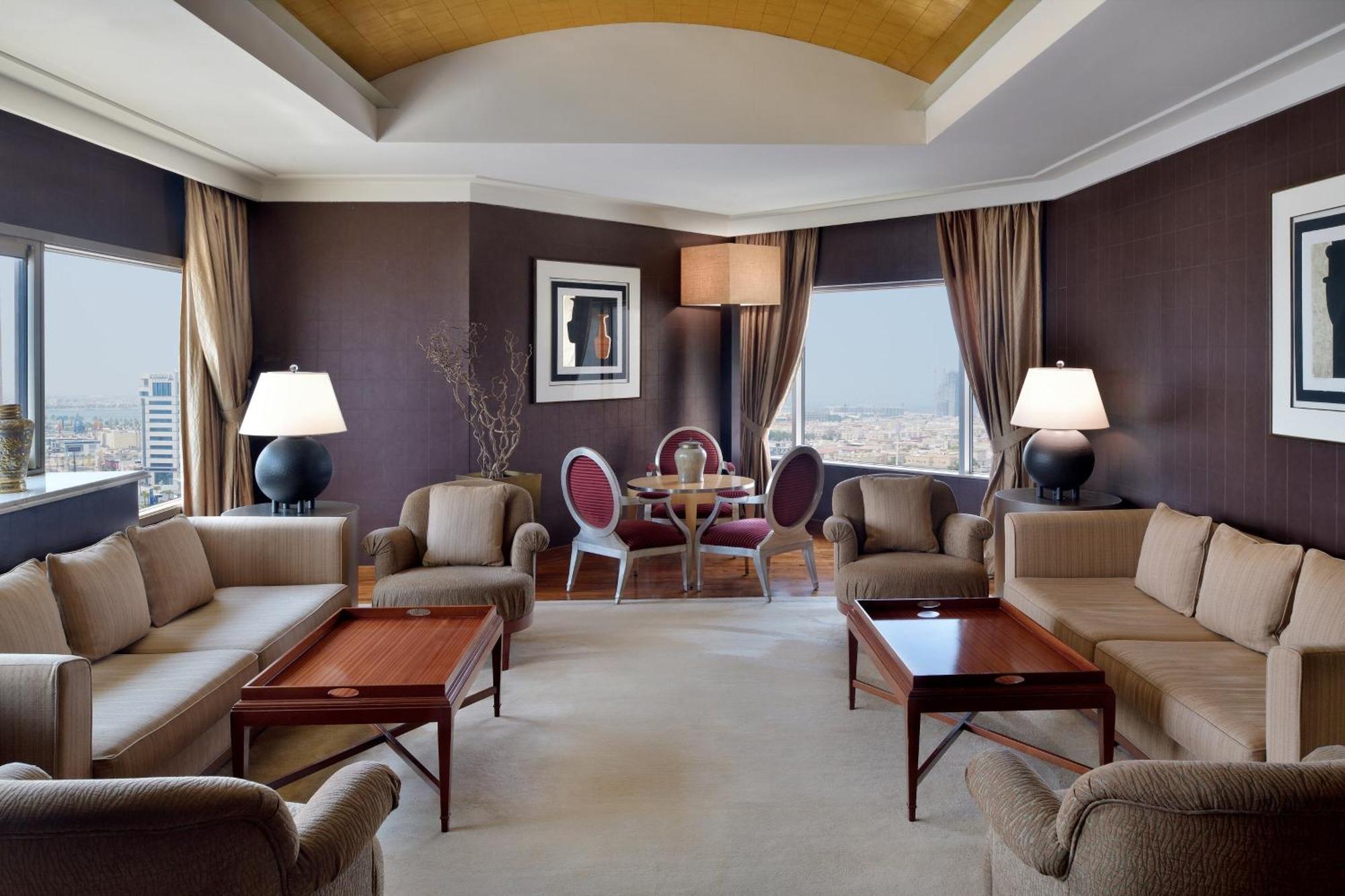 Sheraton Dammam Hotel & Convention Centre Екстер'єр фото The interior of a suite at the Four Seasons Hotel, Cairo
