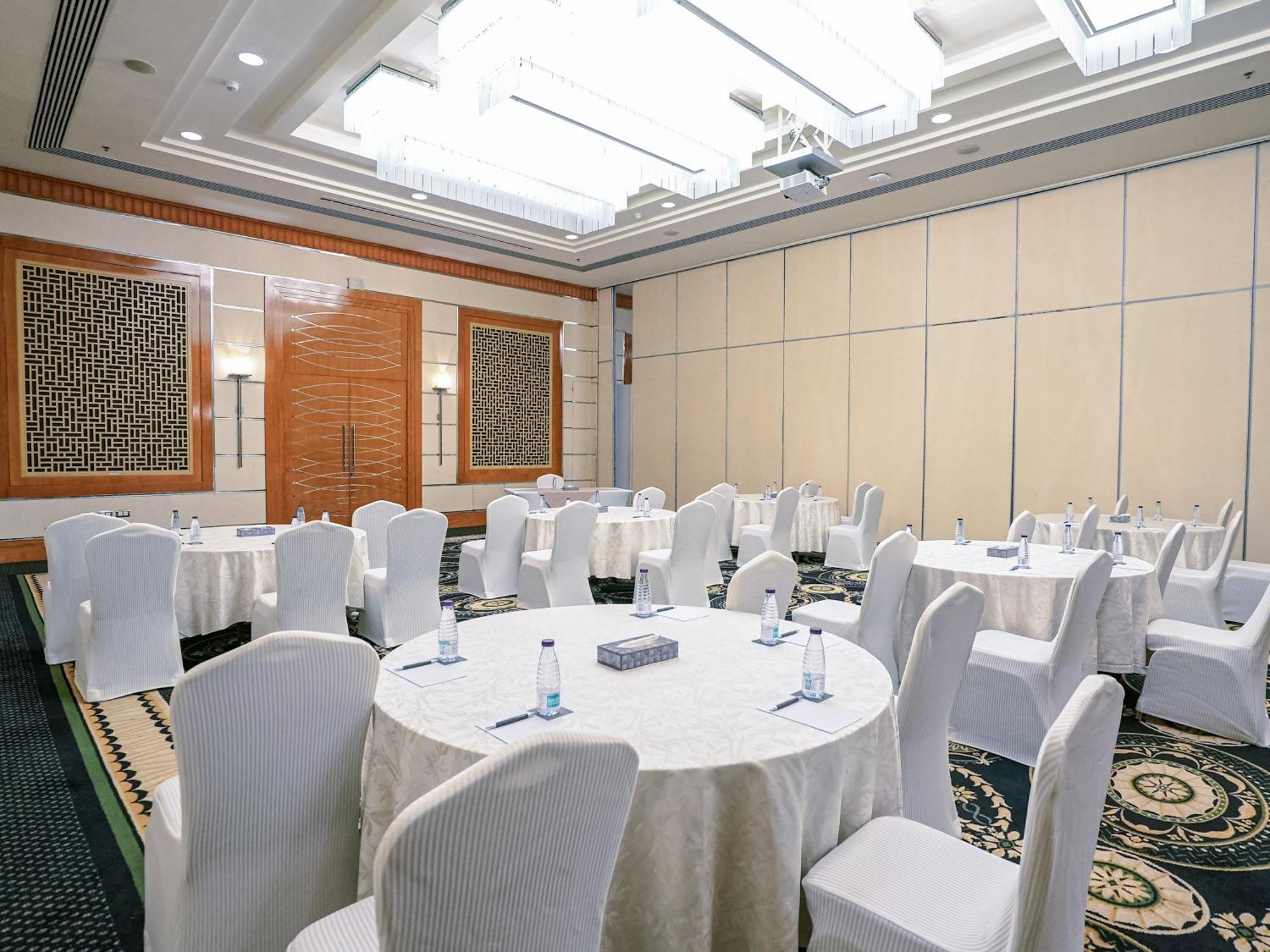 Sheraton Dammam Hotel & Convention Centre Екстер'єр фото